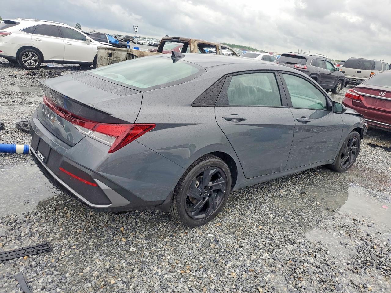 2026 HYUNDAI ELANTRA SEL SPORT — снимка 3