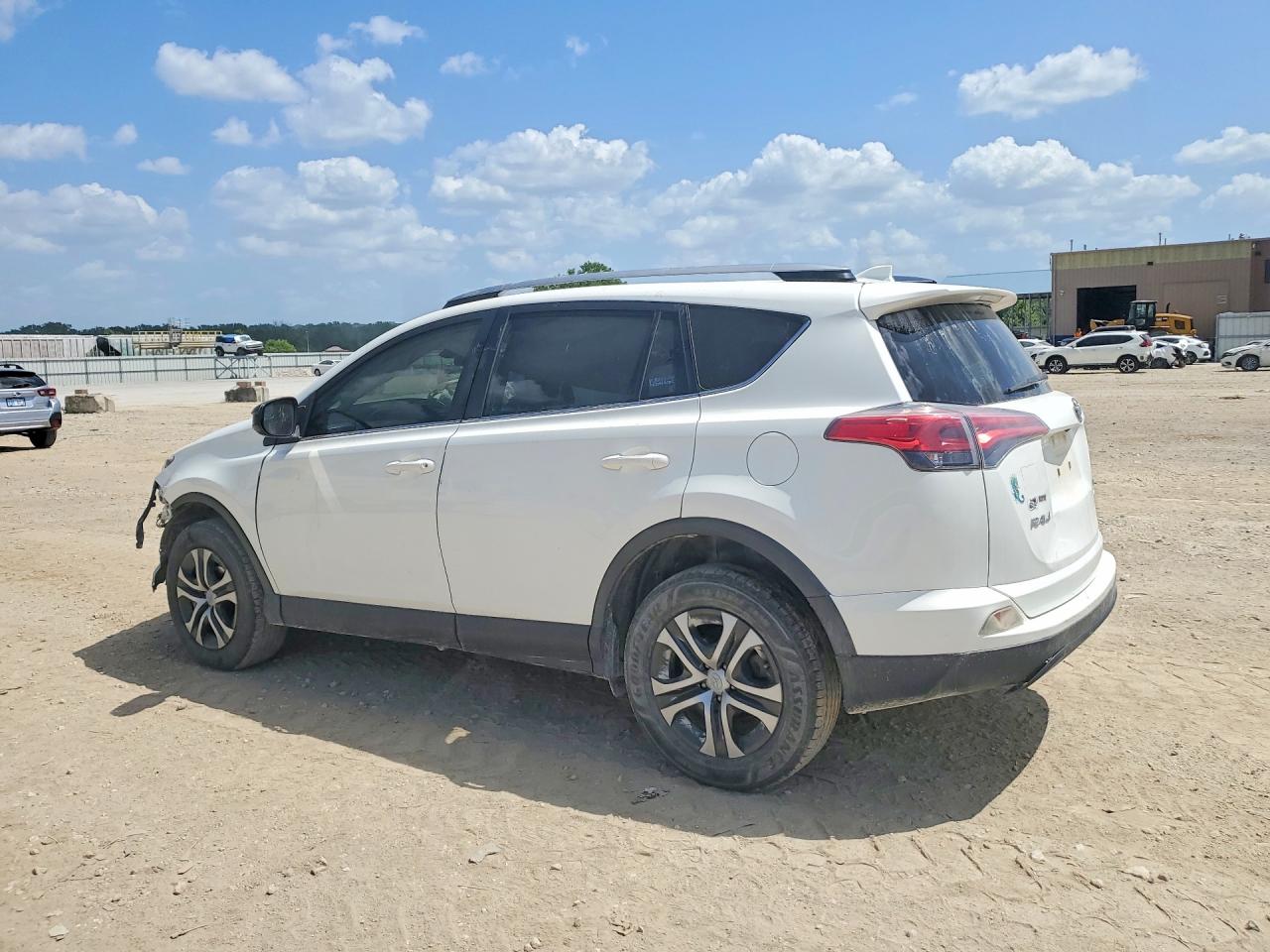2017 TOYOTA RAV4 LE — снимка 2