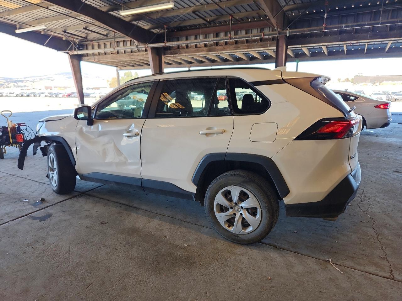 2020 TOYOTA RAV4 LE — снимка 2
