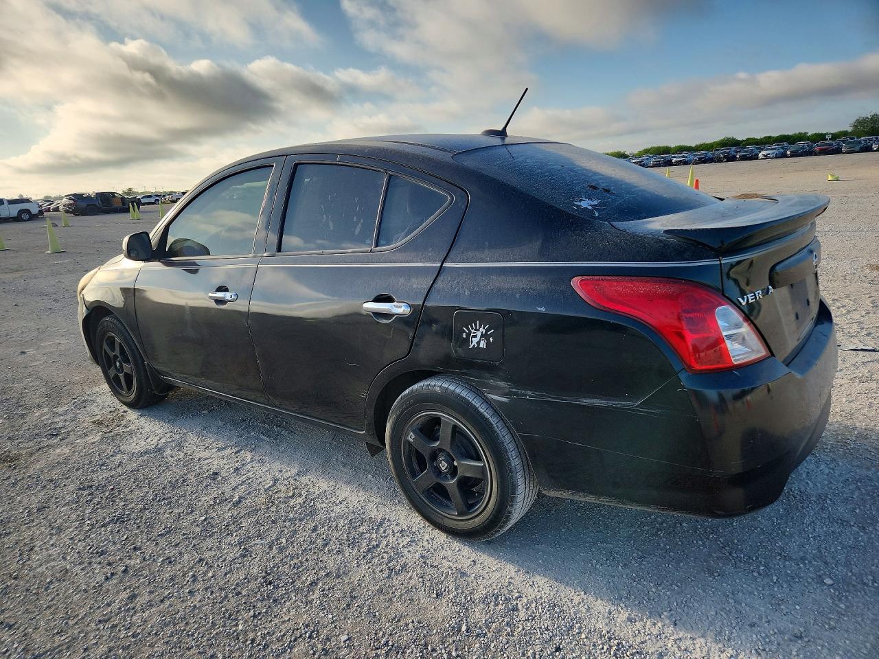 2017 NISSAN VERSA 1.6 S — снимка 2