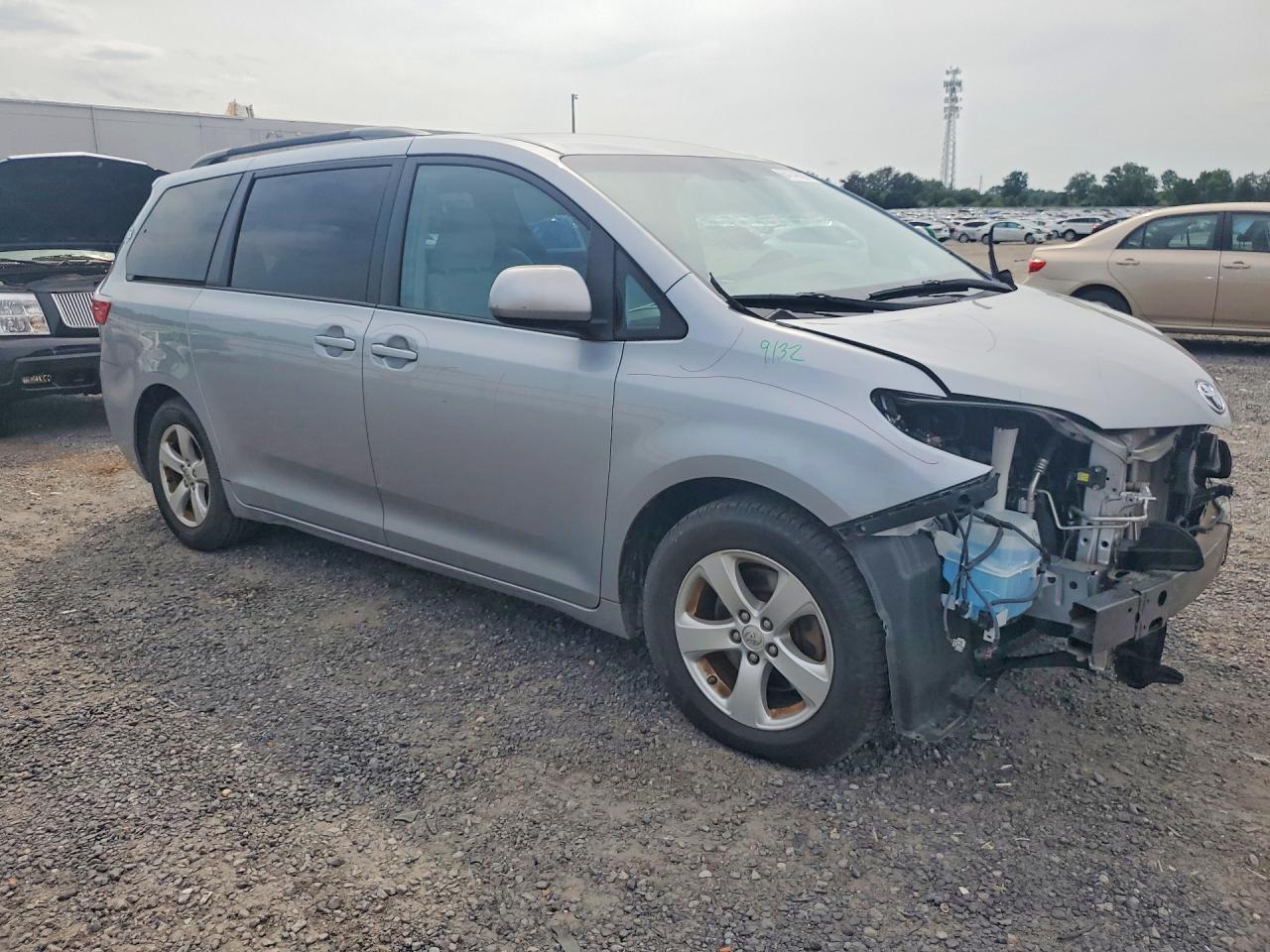 2017 TOYOTA SIENNA LE — снимка 4