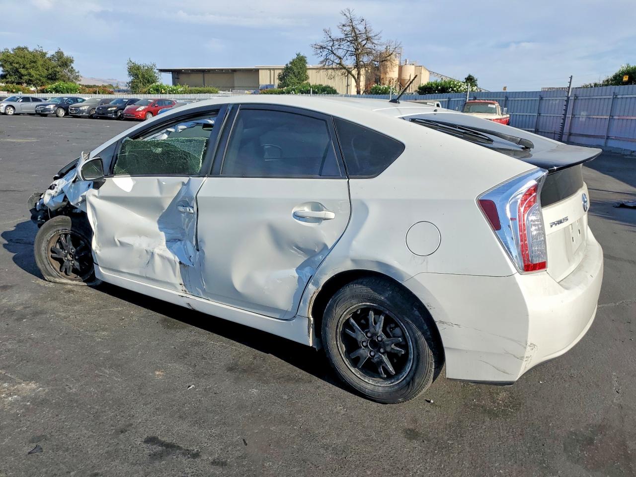 2015 TOYOTA PRIUS TWO — снимка 2