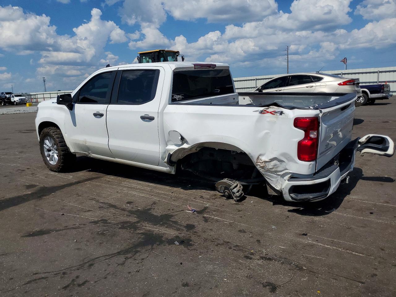 2024 CHEVROLET SIVERADO 1500 — снимка 2