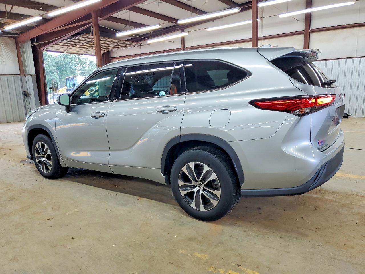 2021 TOYOTA HIGHLANDER XLE — снимка 2