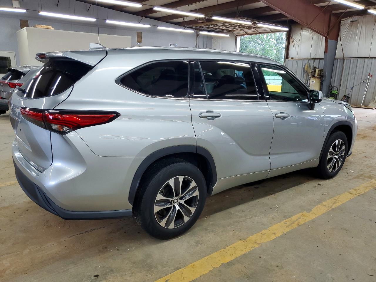 2021 TOYOTA HIGHLANDER XLE — снимка 3