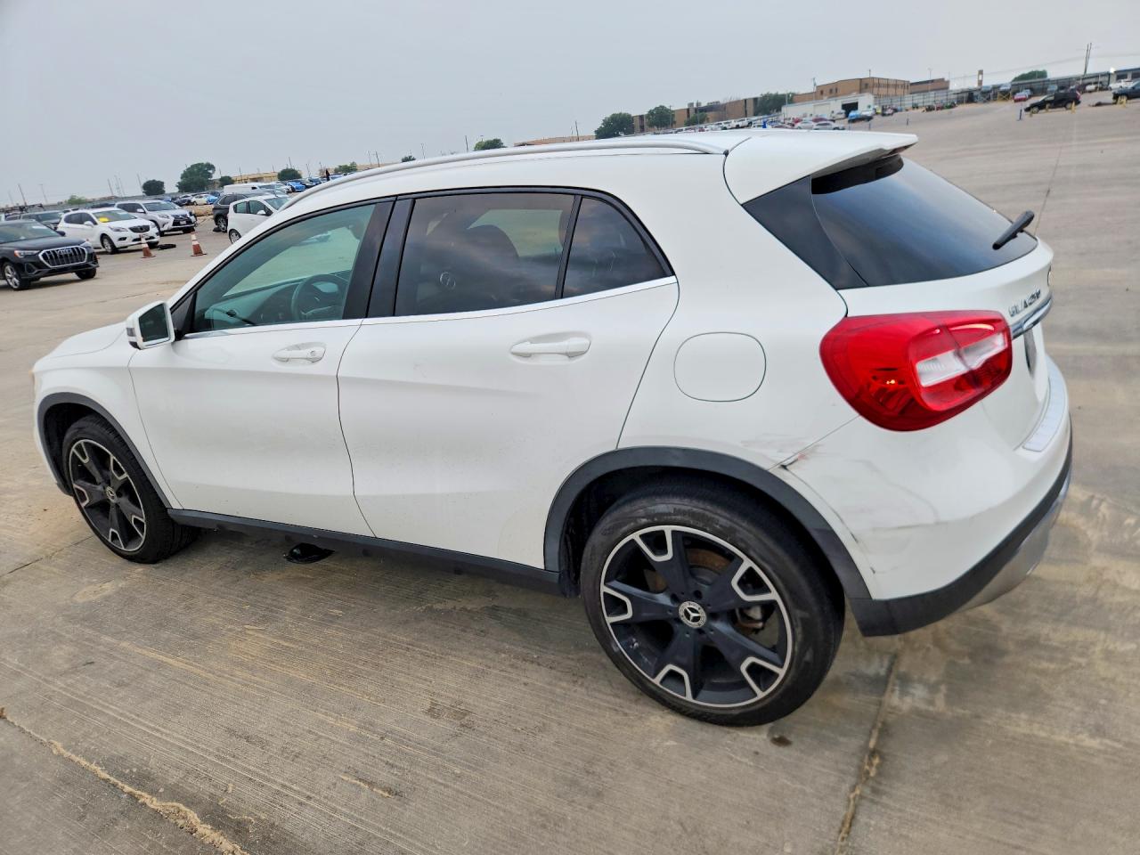 2020 MERCEDES-BENZ GLA 250 4MATIC — снимка 2