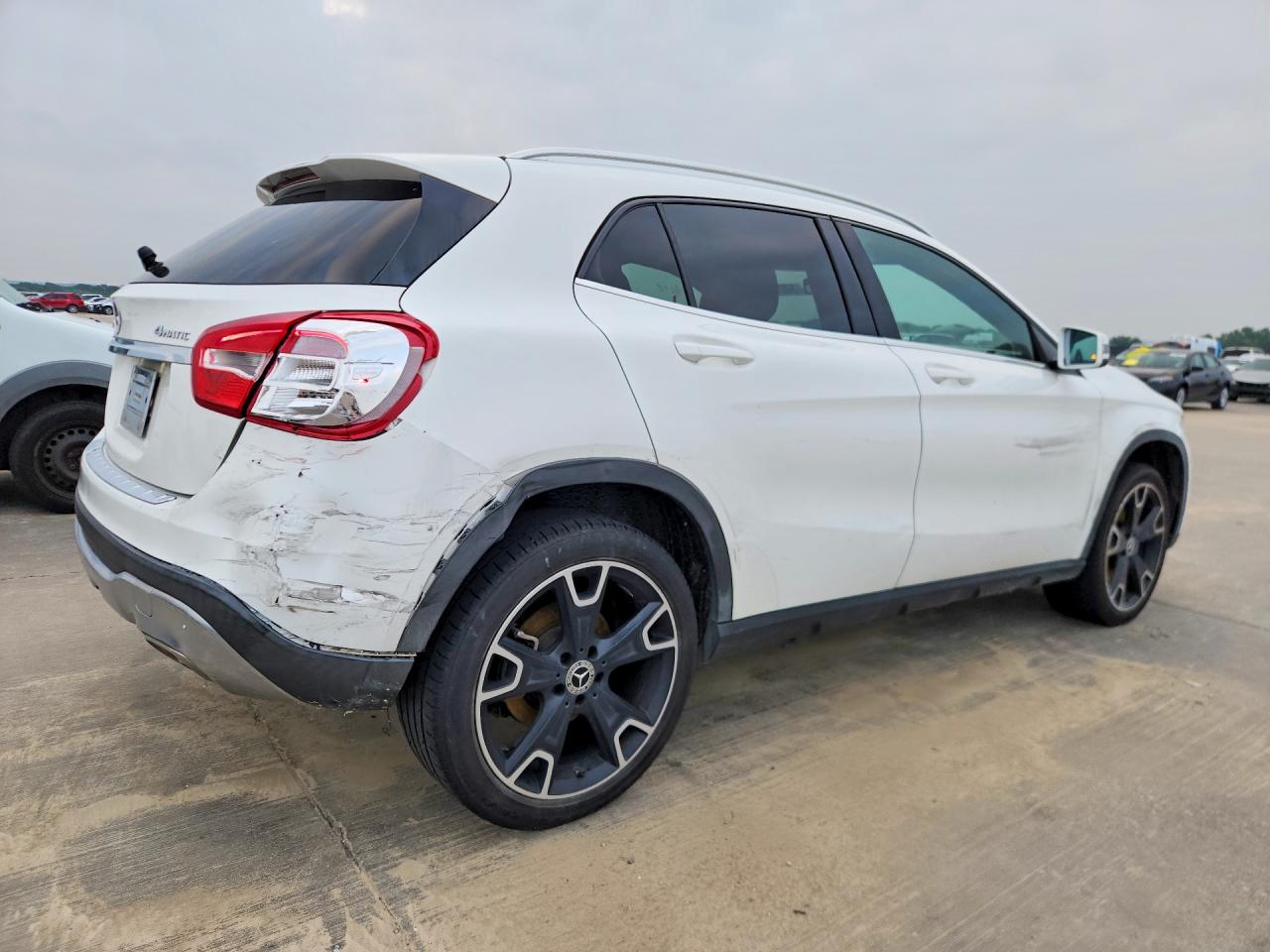 2020 MERCEDES-BENZ GLA 250 4MATIC — снимка 3