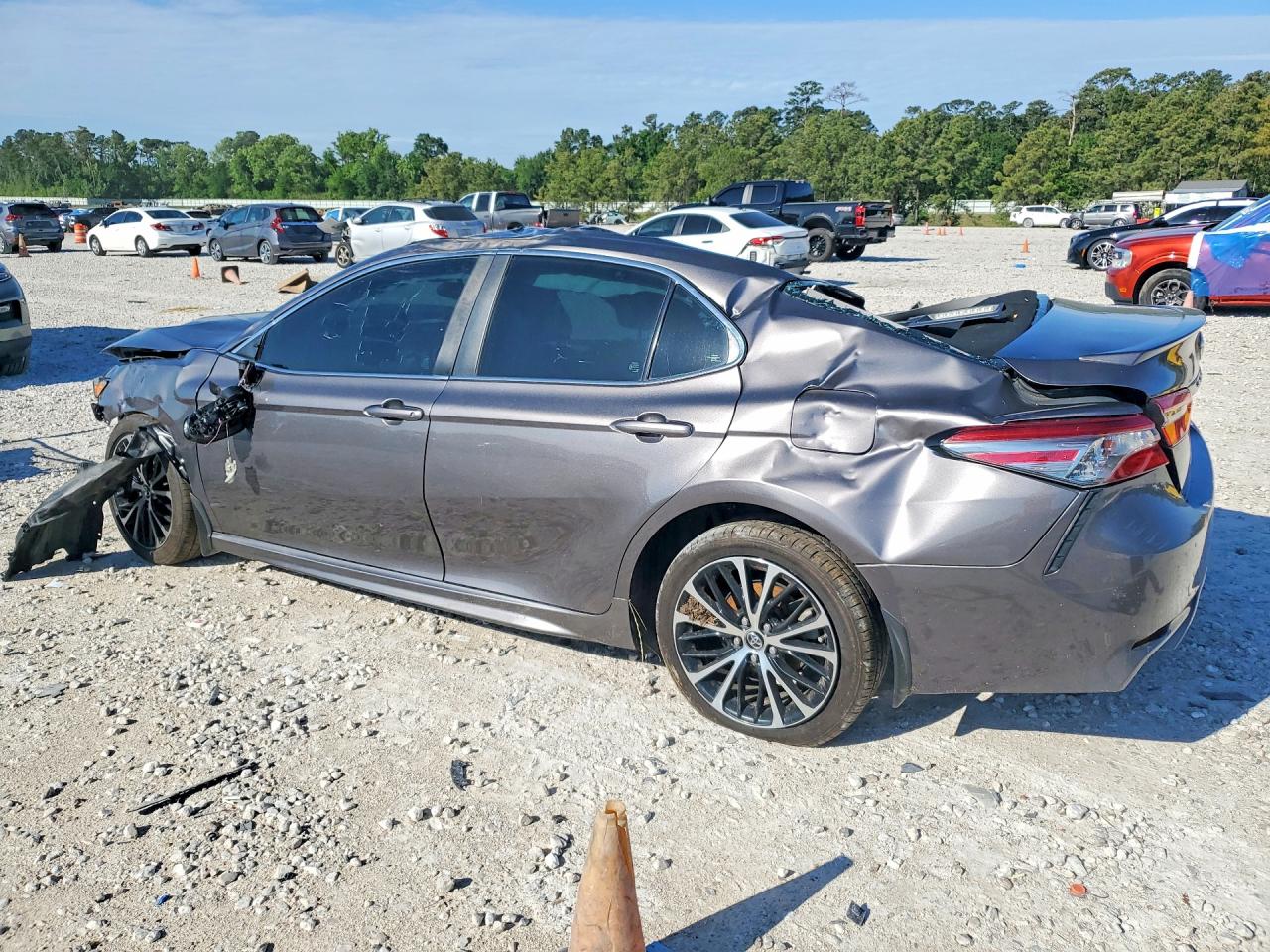2018 TOYOTA CAMRY SE — снимка 2