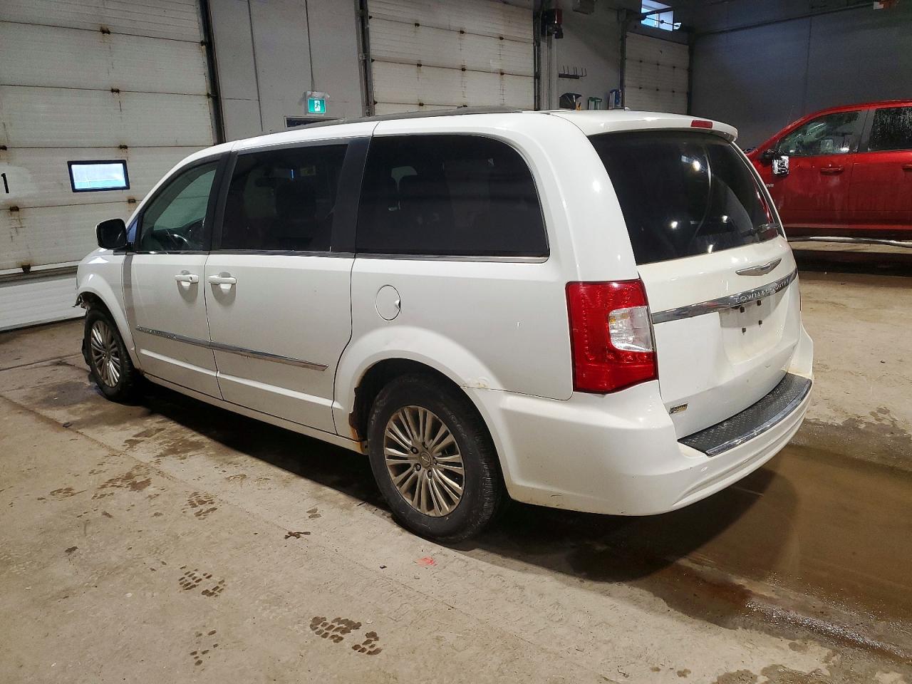 2015 CHRYSLER TOWN & COUNTRY TOURING L — снимка 2