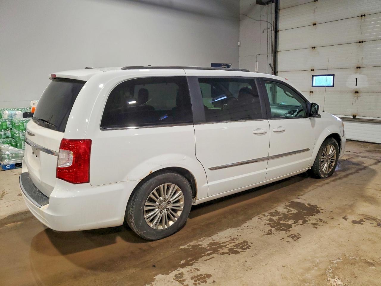 2015 CHRYSLER TOWN & COUNTRY TOURING L — снимка 3