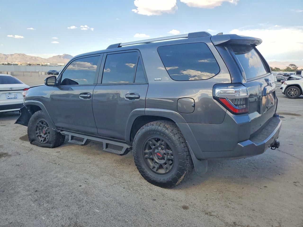 2022 TOYOTA 4RUNNER SR5 — снимка 2