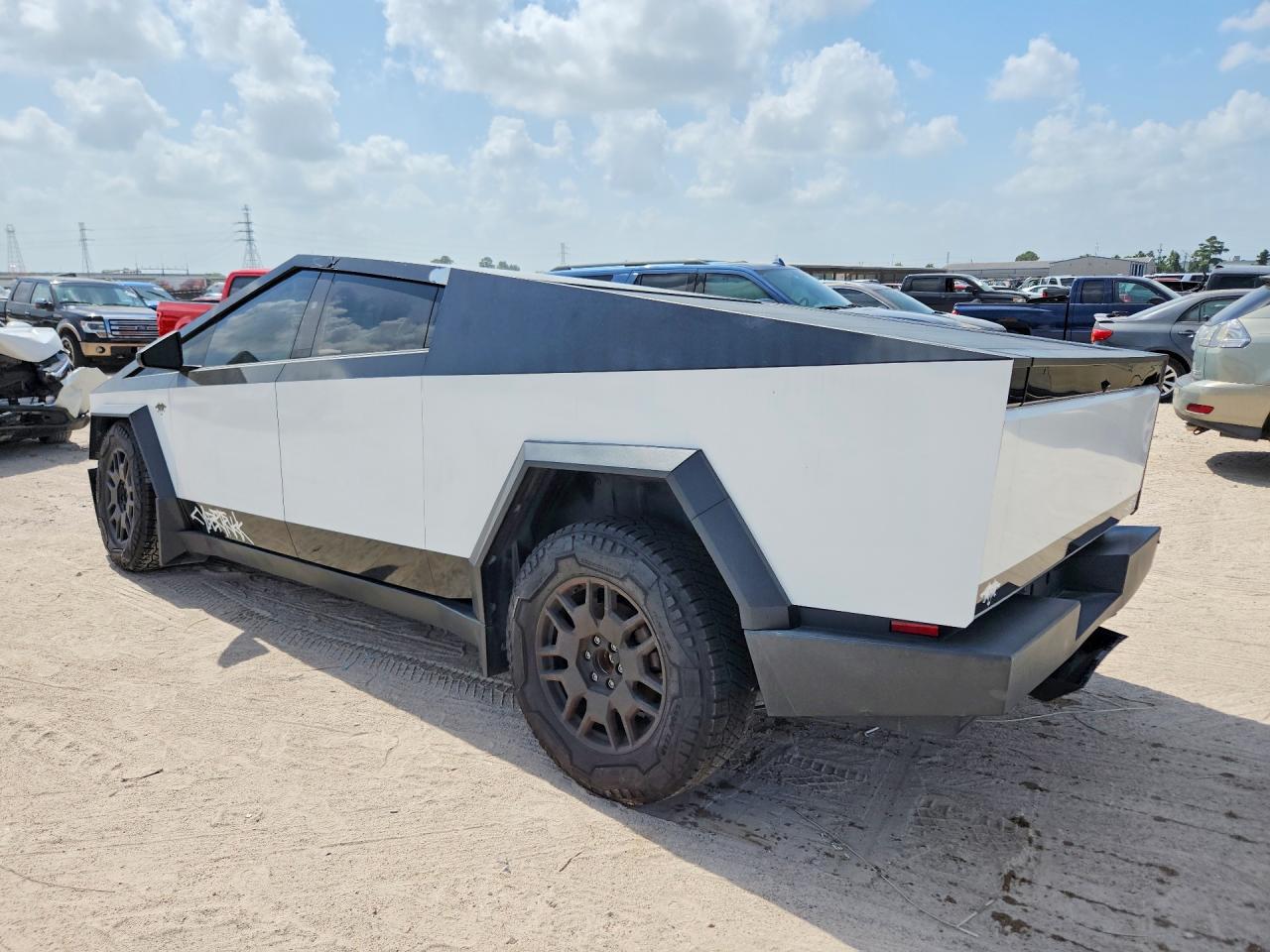 2024 TESLA CYBERTRUCK — снимка 2