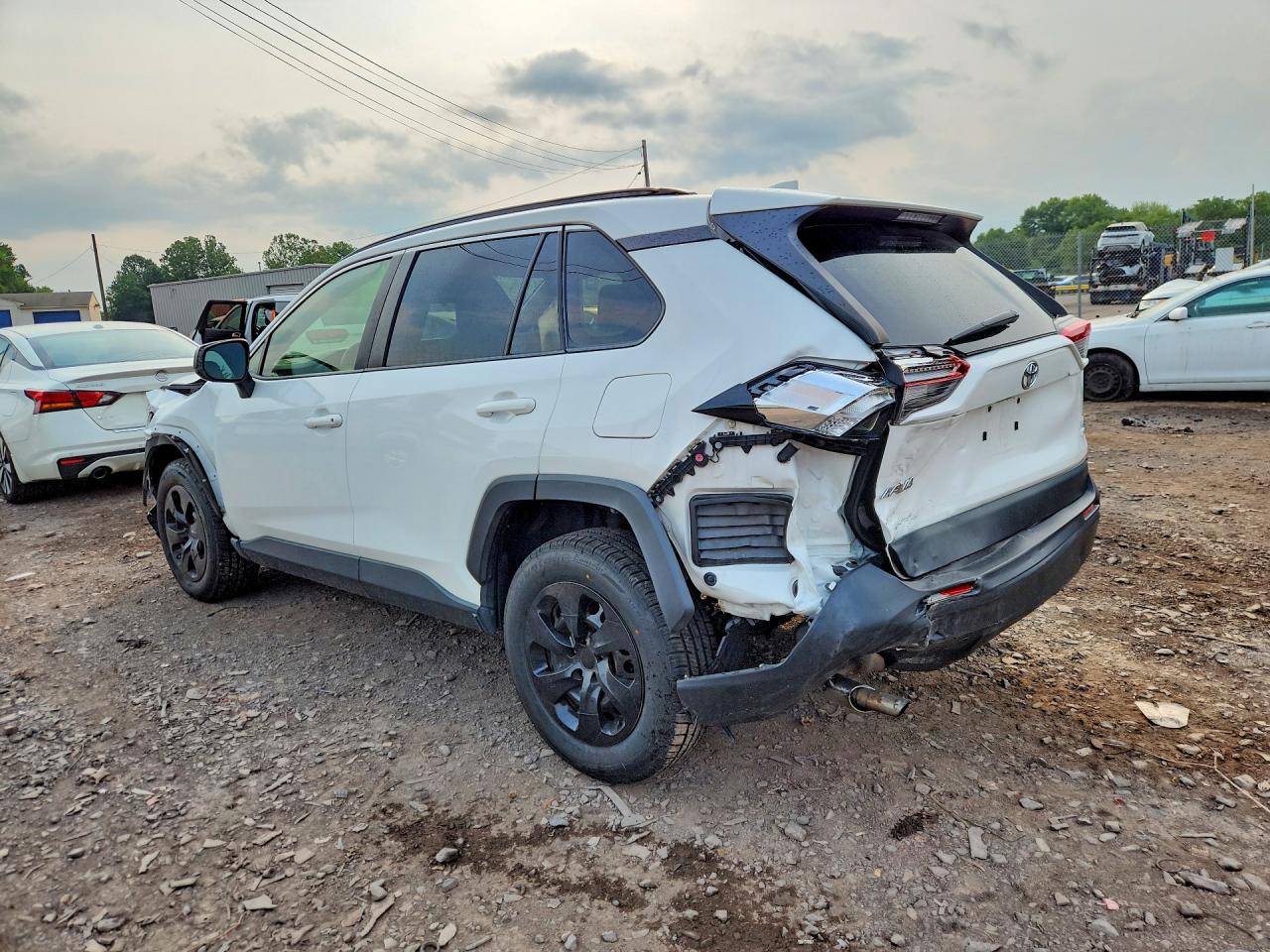 2019 TOYOTA RAV4 LE — снимка 2