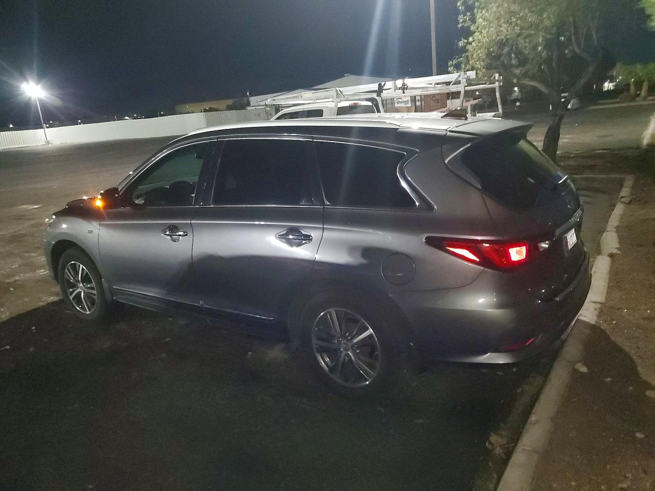 2019 INFINITI QX60 LUXE — снимка 2