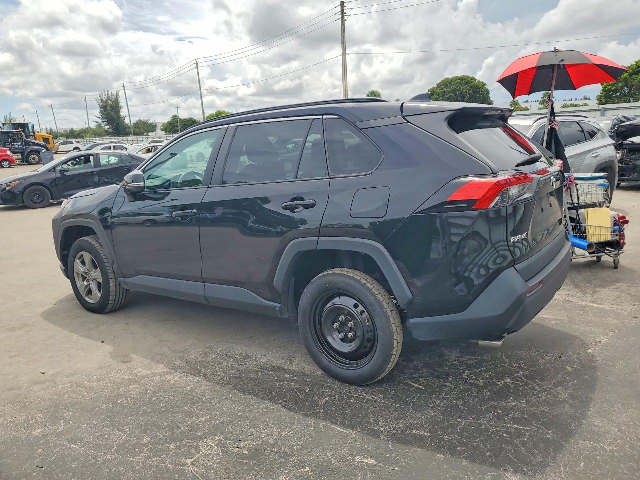 2024 TOYOTA RAV4 XLE — снимка 2
