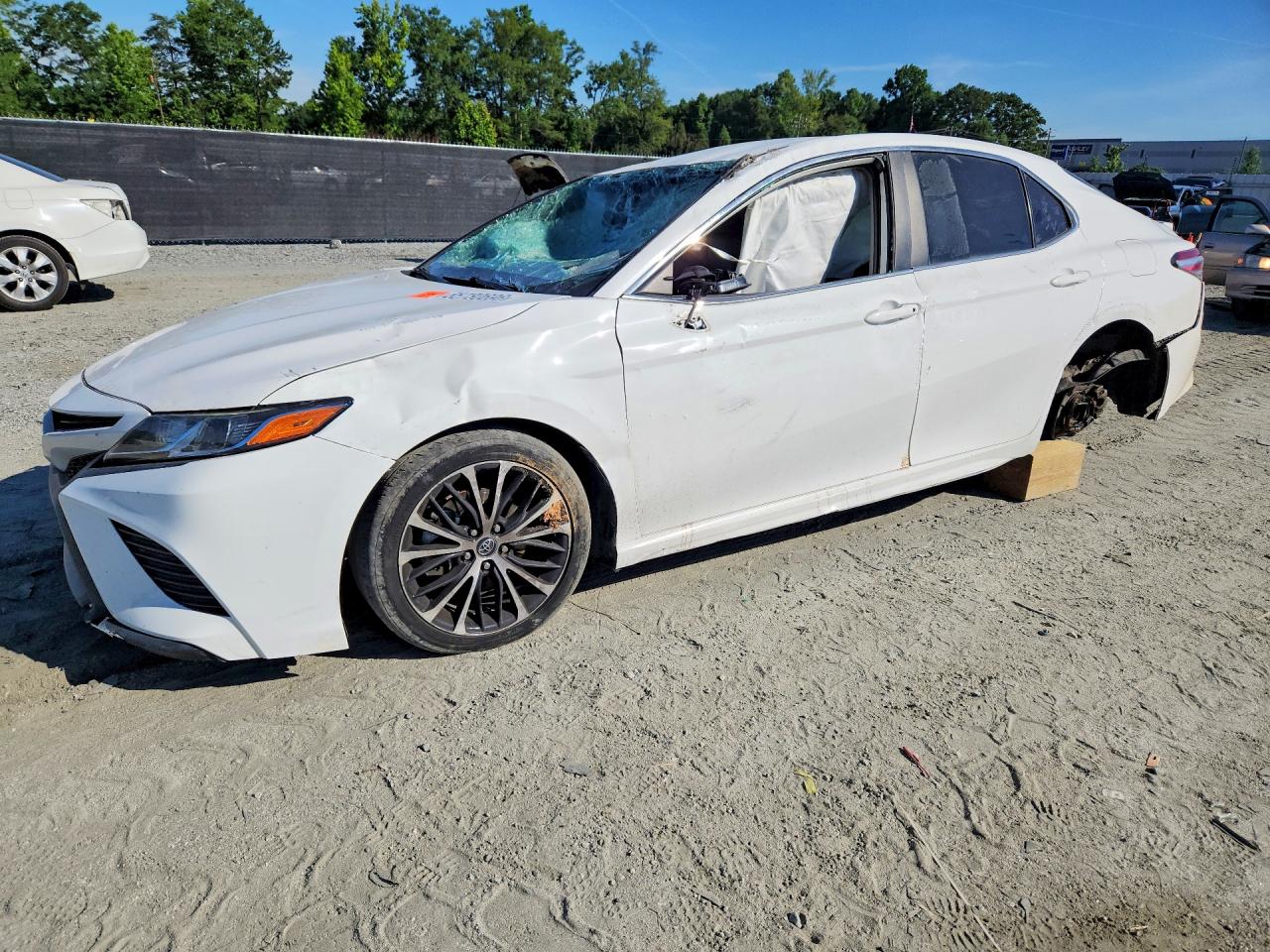 2020 TOYOTA CAMRY SE