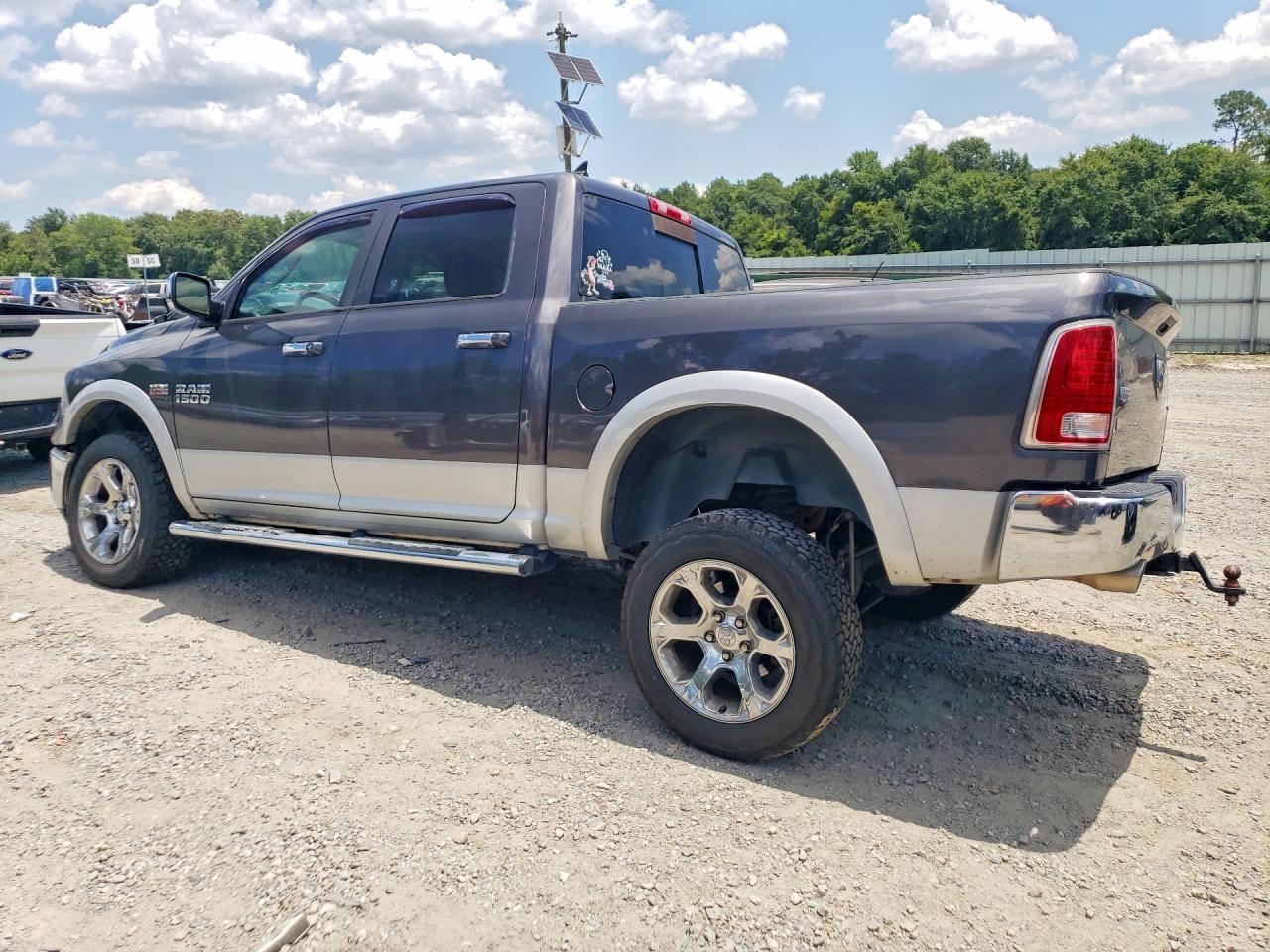 2017 RAM 1500 LARAMIE — снимка 2