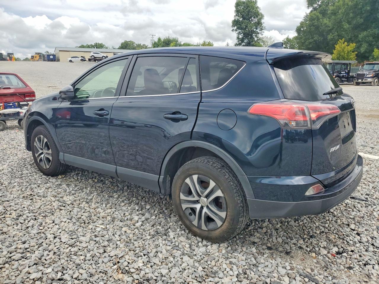 2017 TOYOTA RAV4 LE — снимка 2