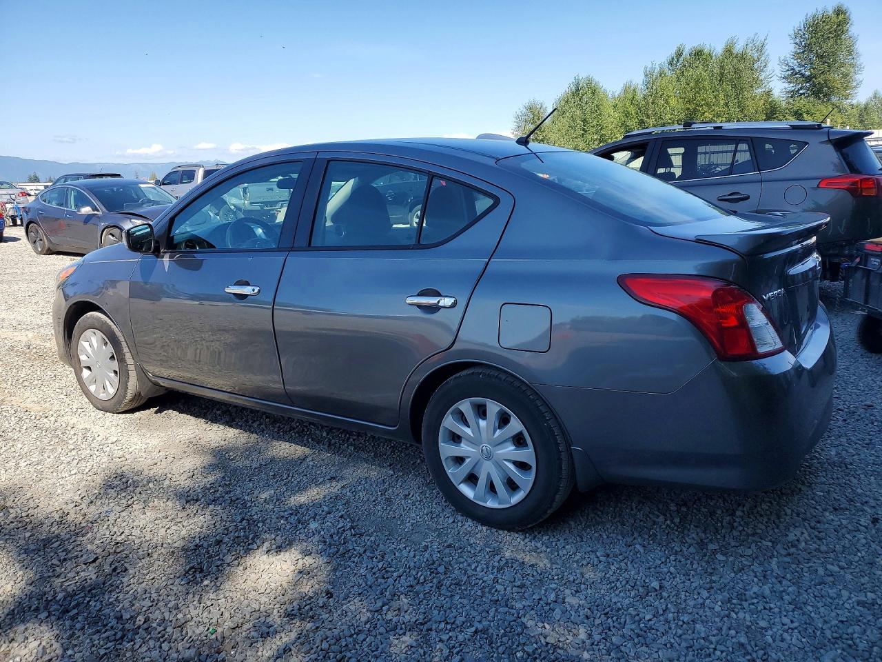 2017 NISSAN VERSA 1.6 SV — снимка 2