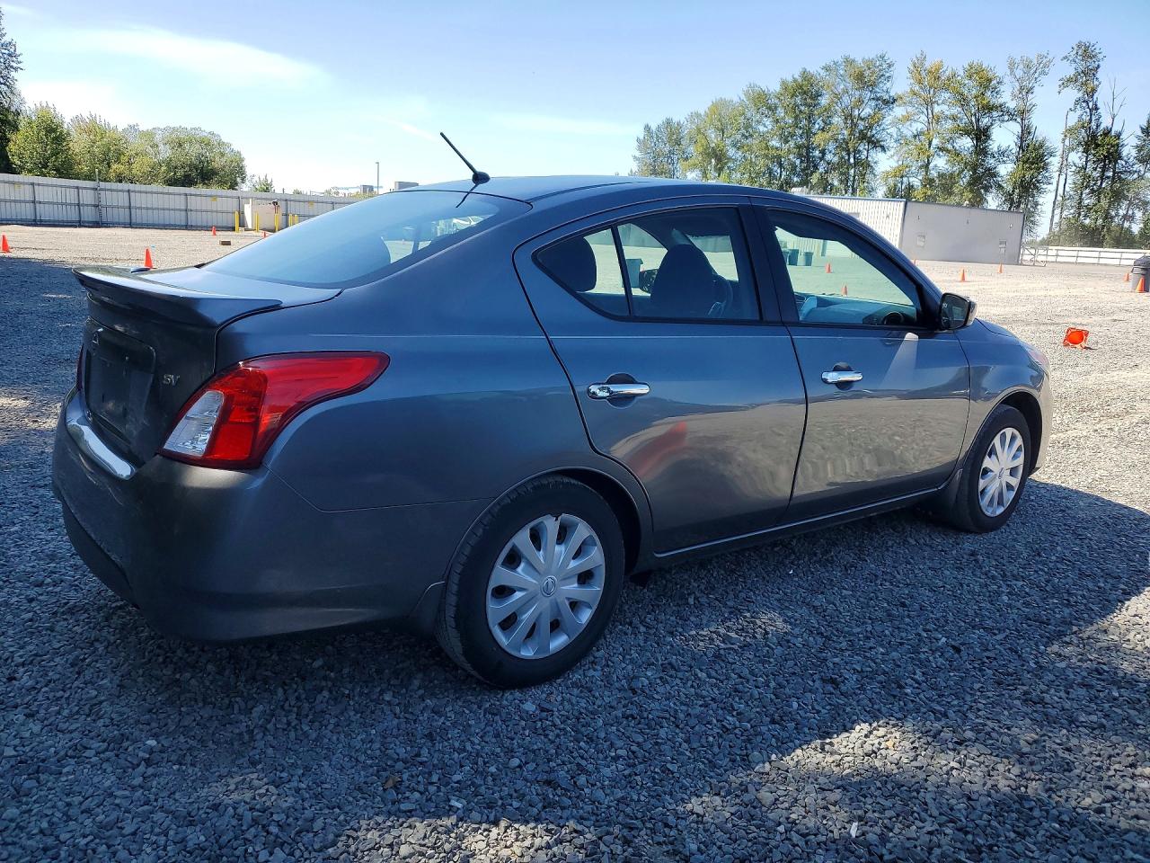 2017 NISSAN VERSA 1.6 SV — снимка 3