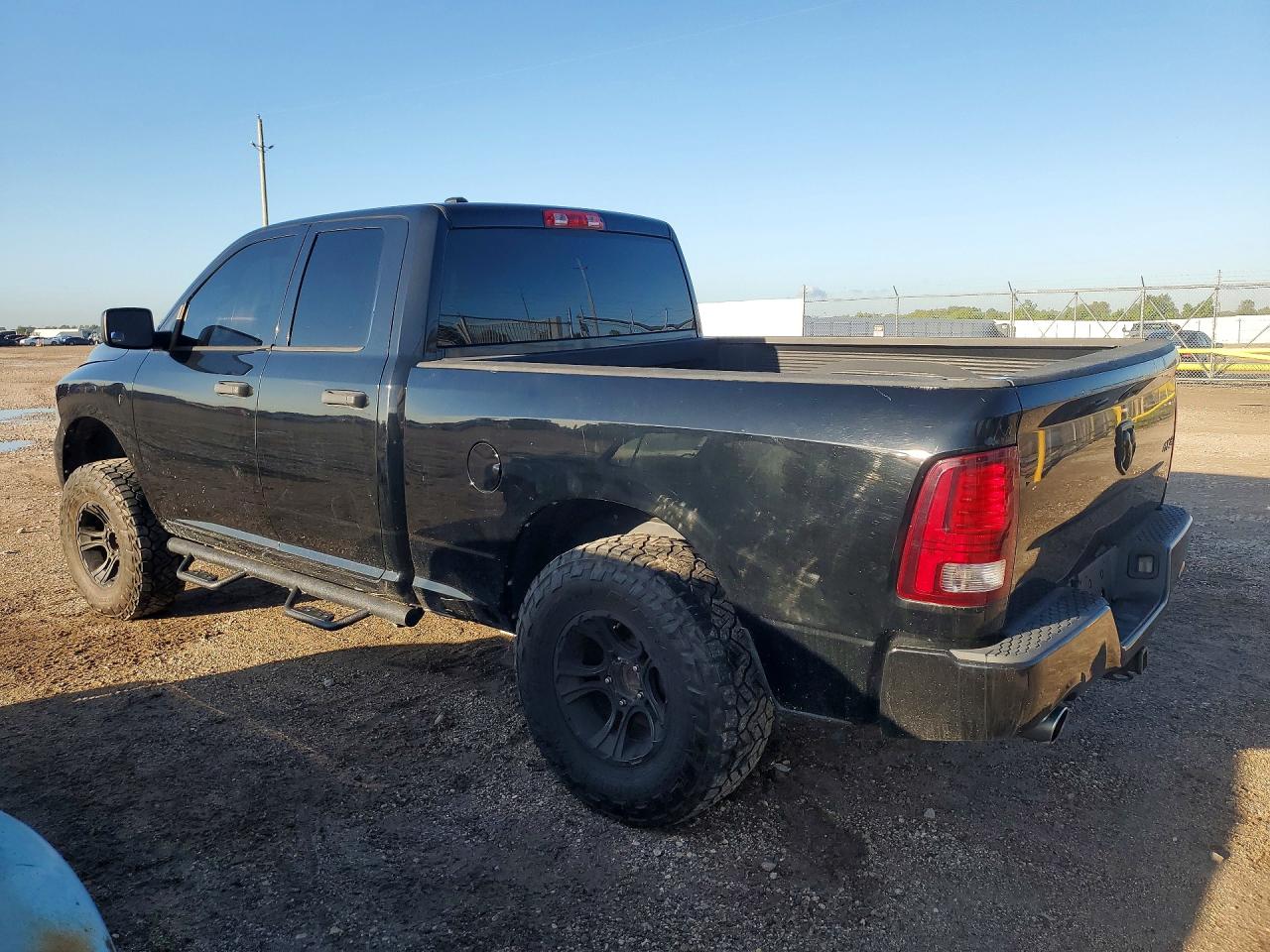 2015 RAM 1500 ST — снимка 2