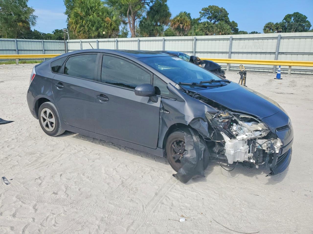 2015 TOYOTA PRIUS TWO — снимка 4