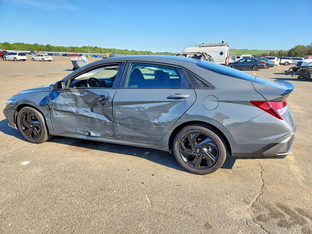 2026 HYUNDAI ELANTRA SEL SPORT — снимка 2