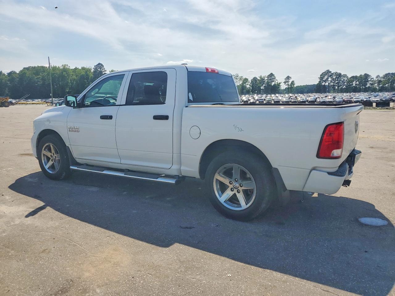 2017 RAM 1500 ST — снимка 2