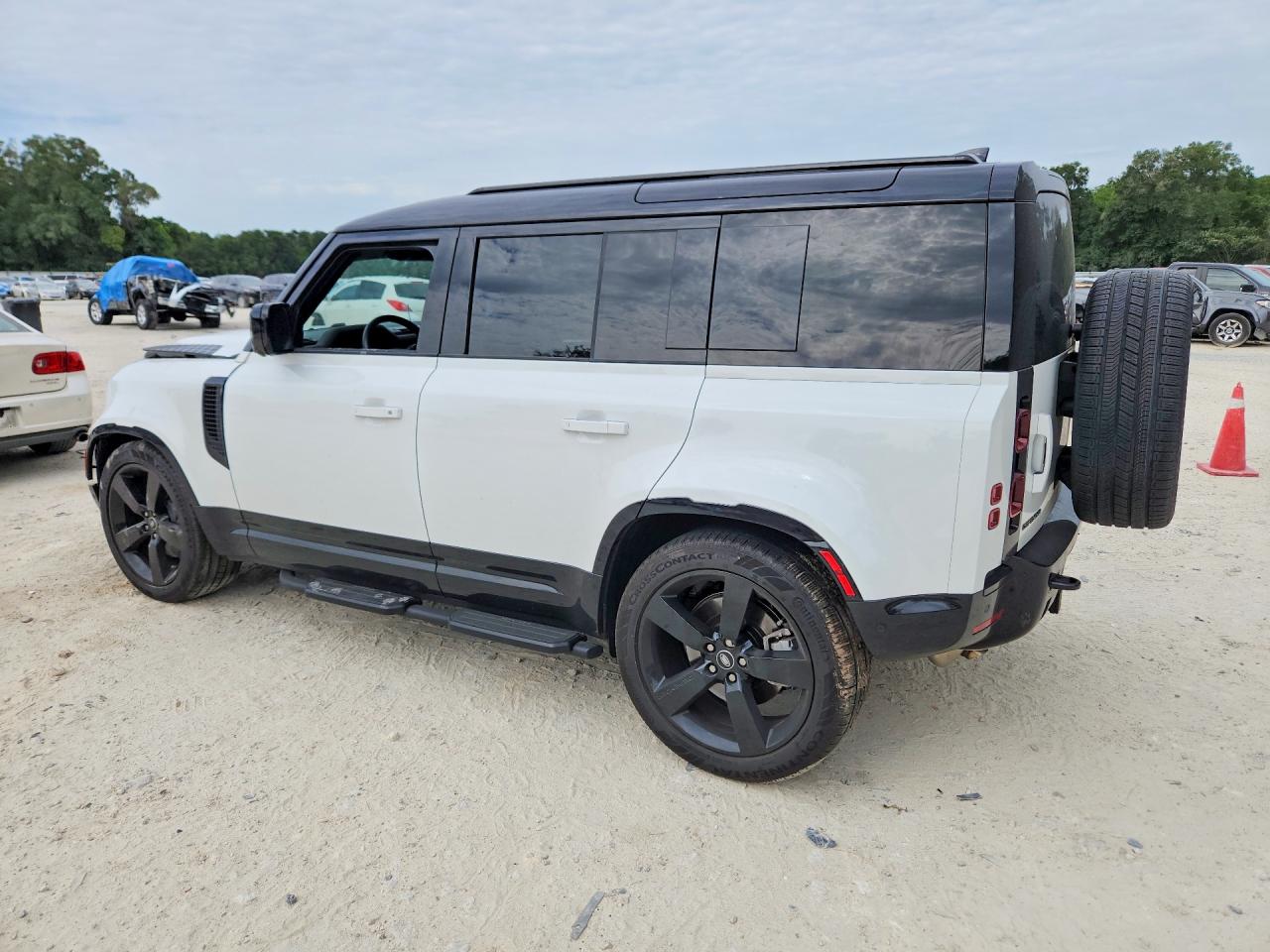 2025 LAND ROVER DEFENDER 110 X-DYNAMIC SE — снимка 2