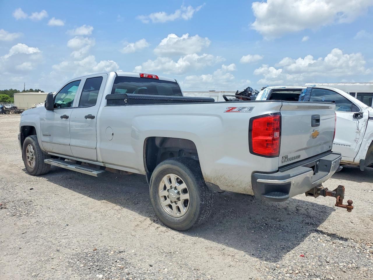 2015 CHEVROLET 2500 4X4 — снимка 2