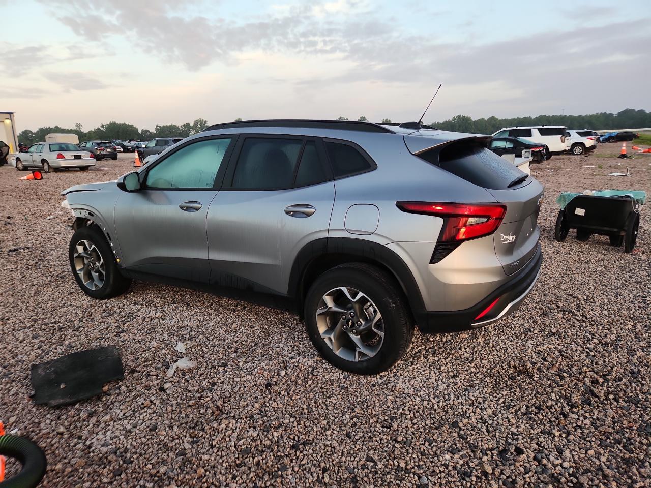 2024 CHEVROLET TRAX 1LT — снимка 2