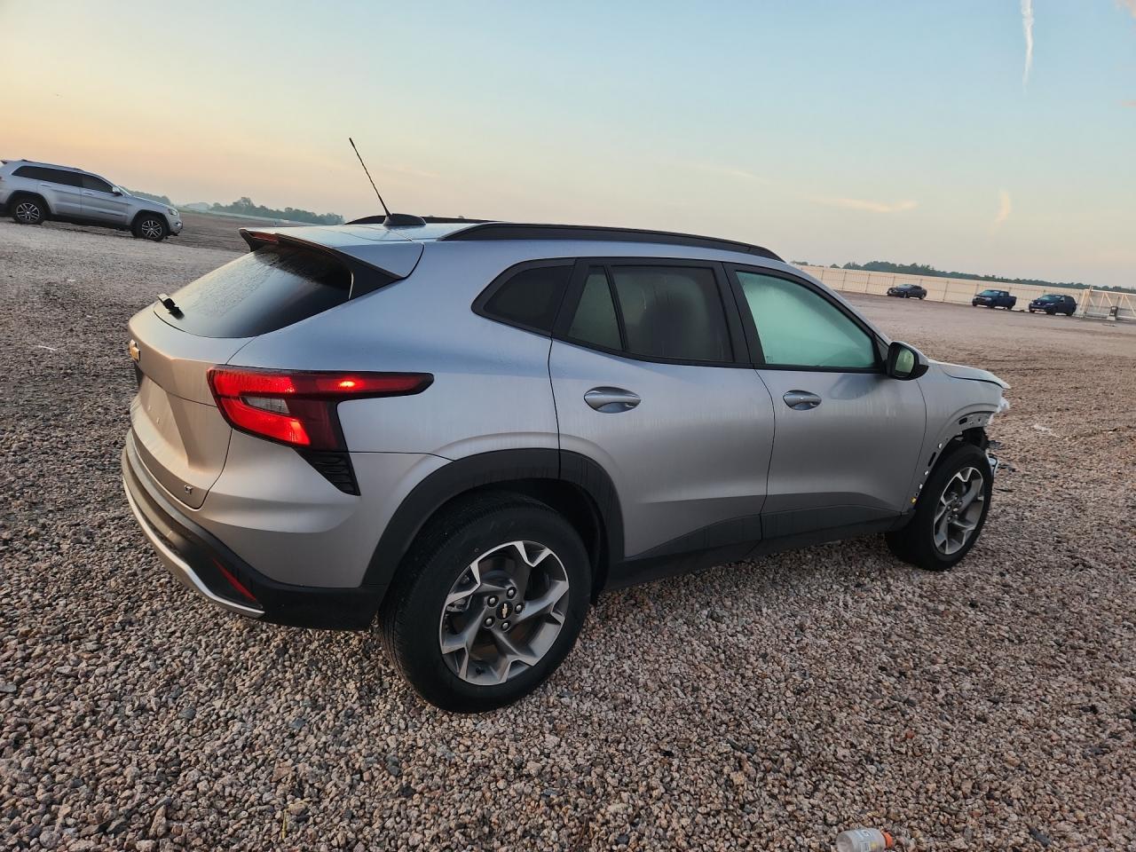 2024 CHEVROLET TRAX 1LT — снимка 3