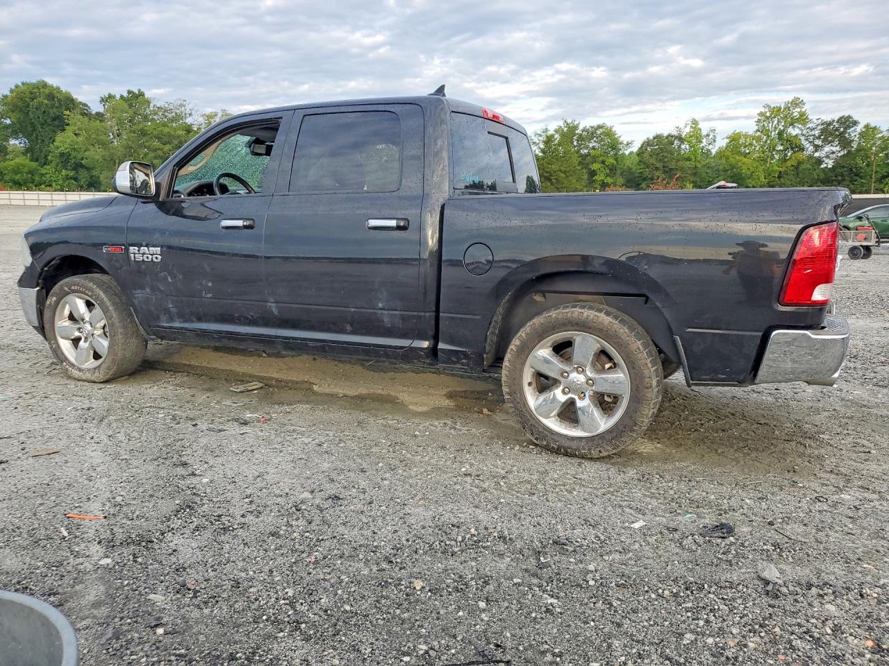 2015 RAM 1500 SLT — снимка 2