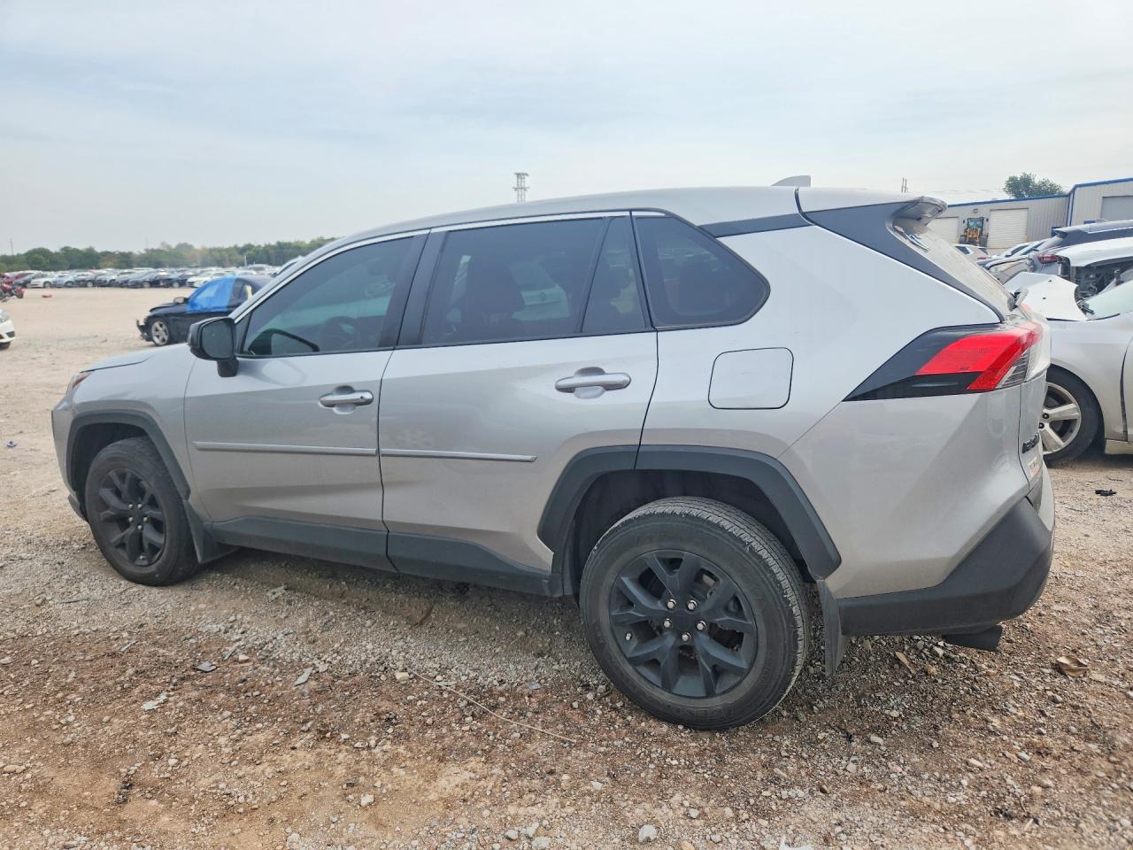 2024 TOYOTA RAV4 LE — снимка 2