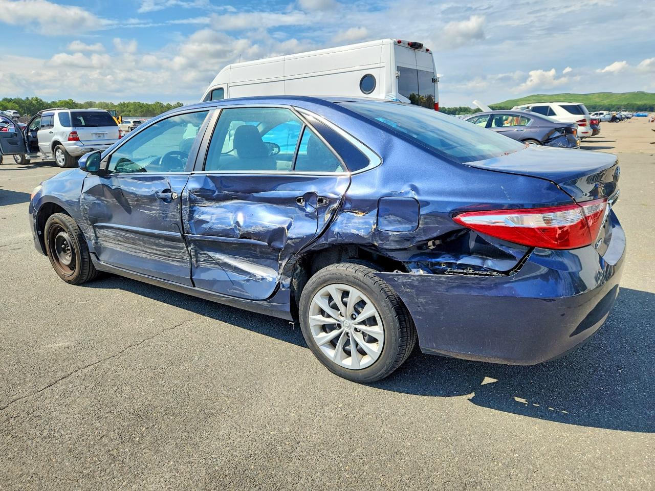 2017 TOYOTA CAMRY LE — снимка 2