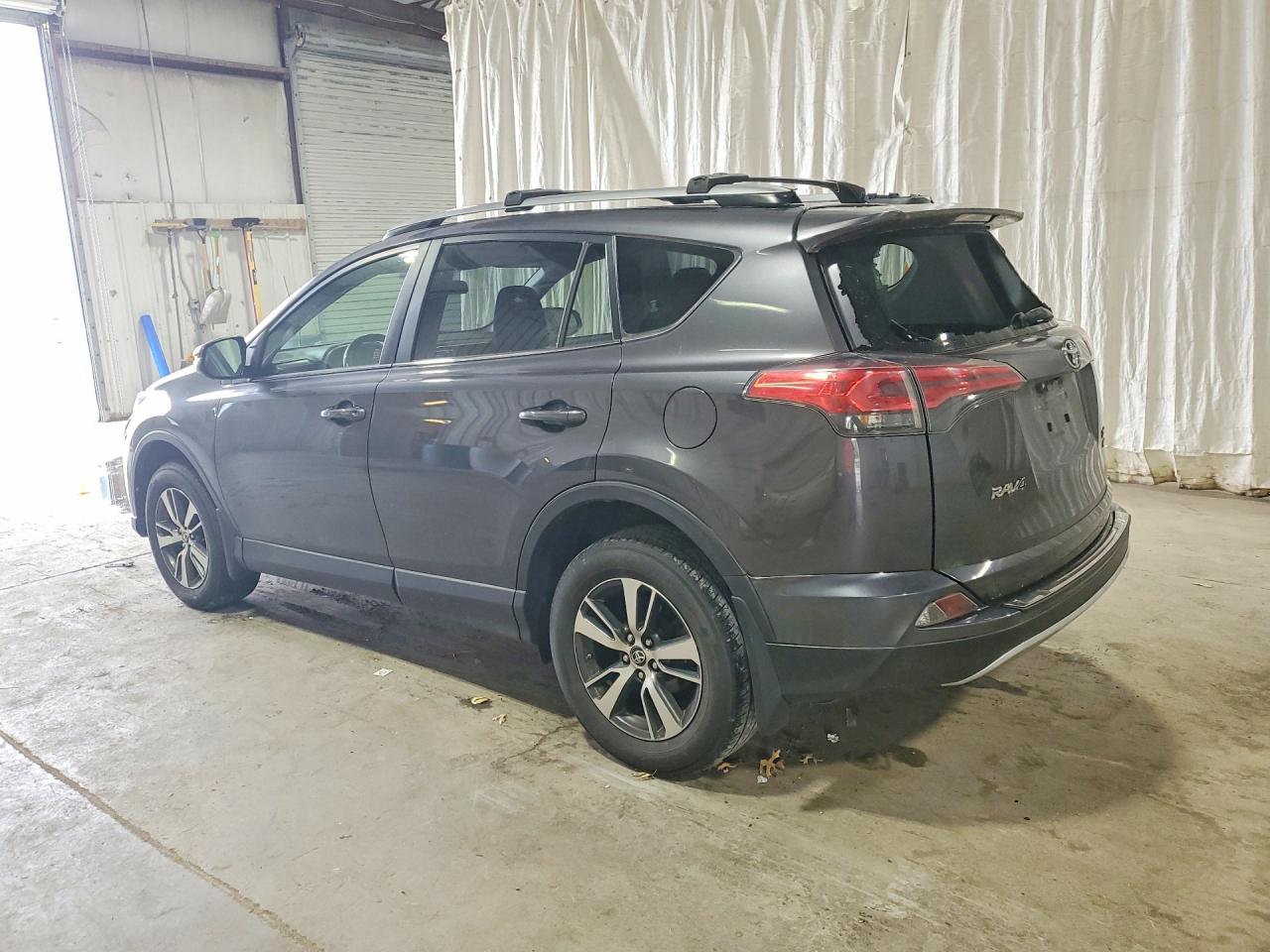 2017 TOYOTA RAV4 XLE — снимка 2