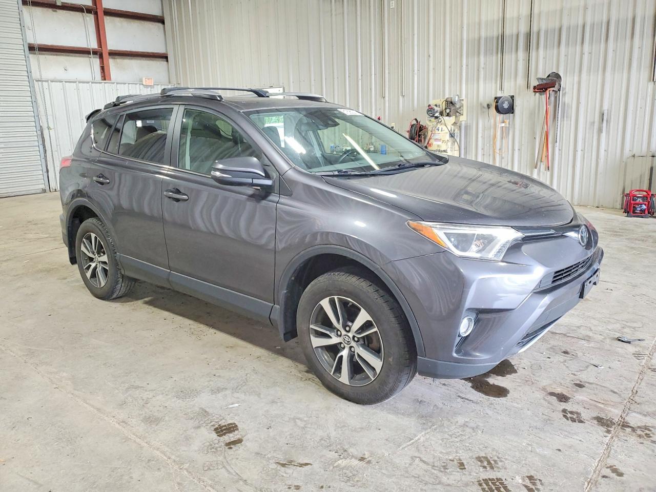 2017 TOYOTA RAV4 XLE — снимка 4