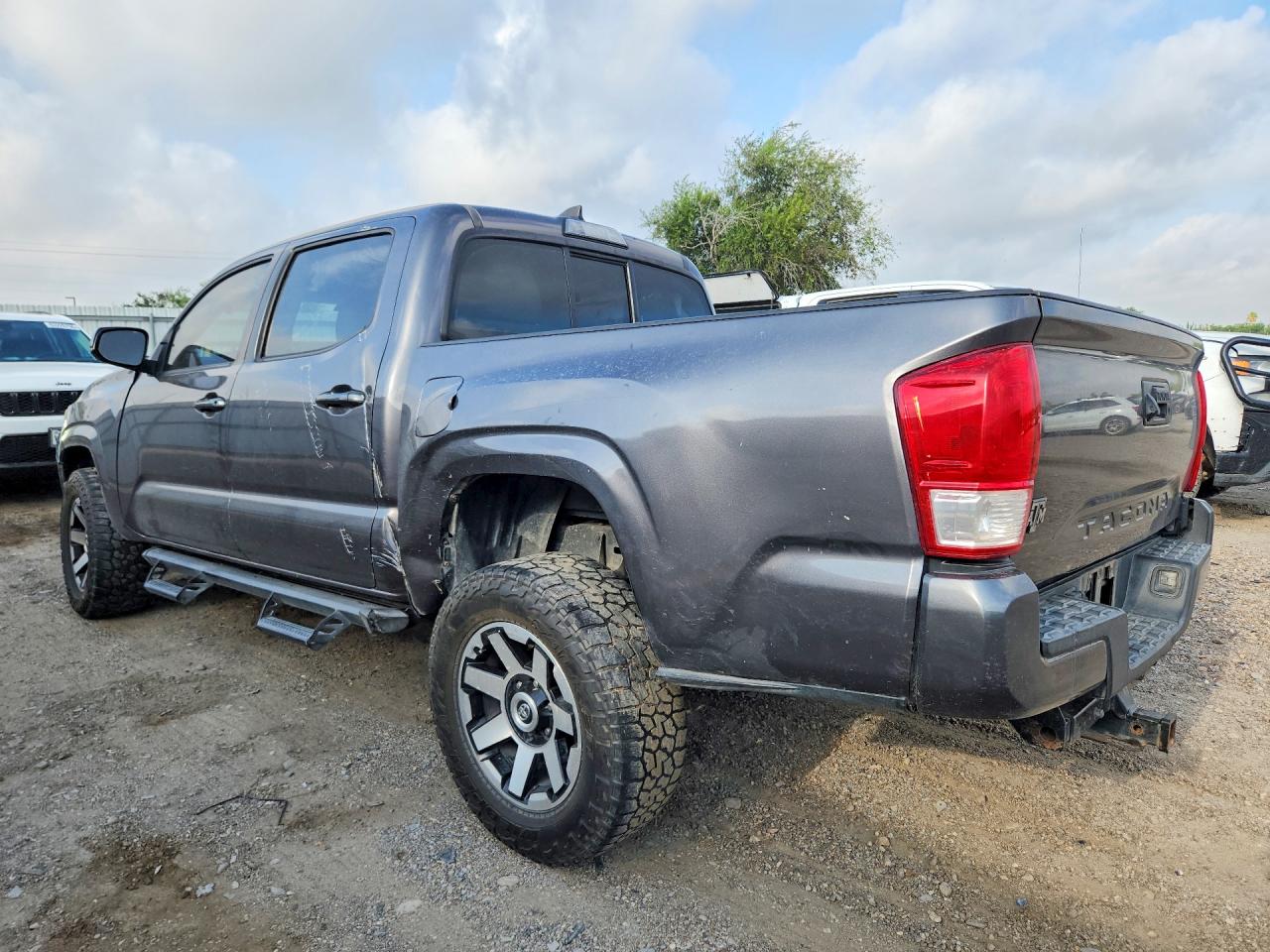 2017 TOYOTA TACOMA SR — снимка 2