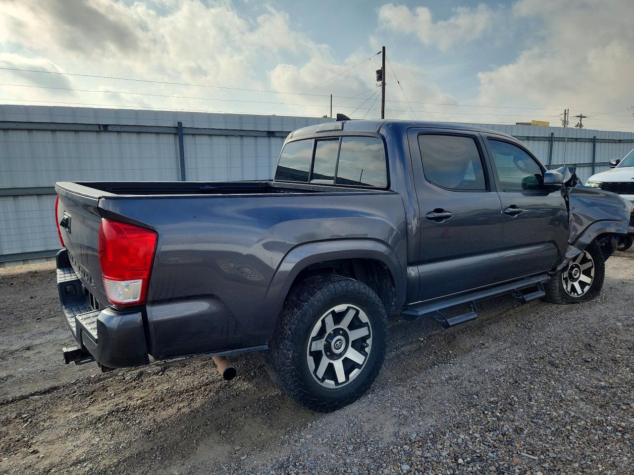 2017 TOYOTA TACOMA SR — снимка 3