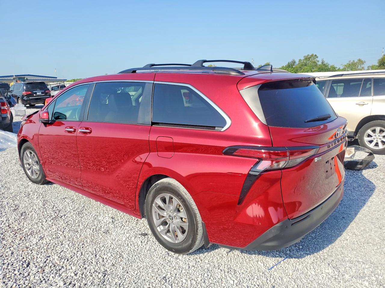 2022 TOYOTA SIENNA XLE — снимка 2
