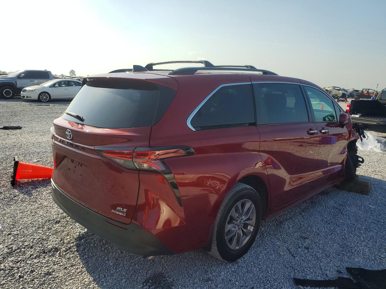 2022 TOYOTA SIENNA XLE — снимка 3