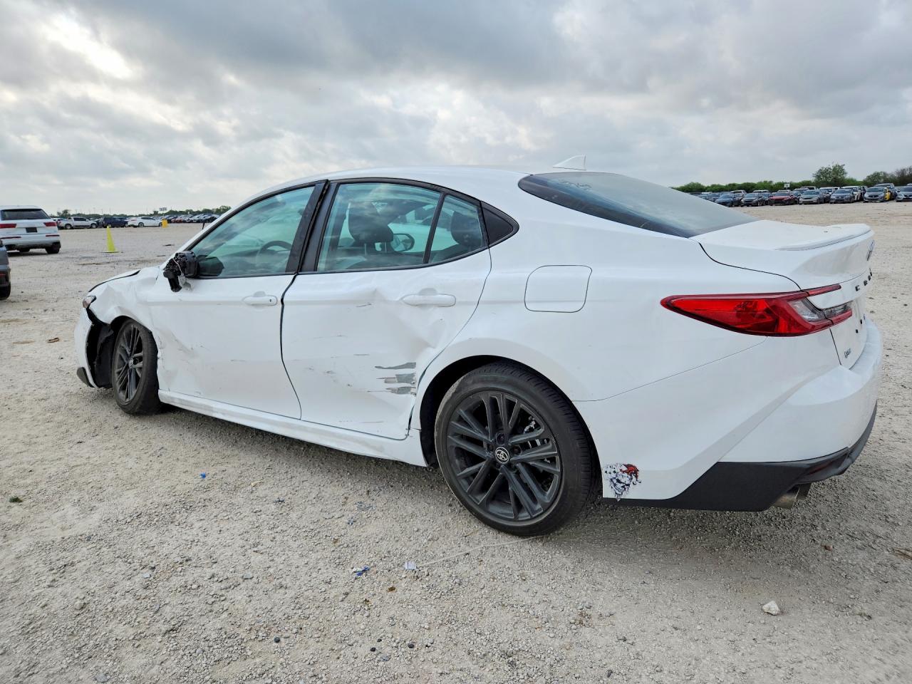 2026 TOYOTA CAMRY SE — снимка 2