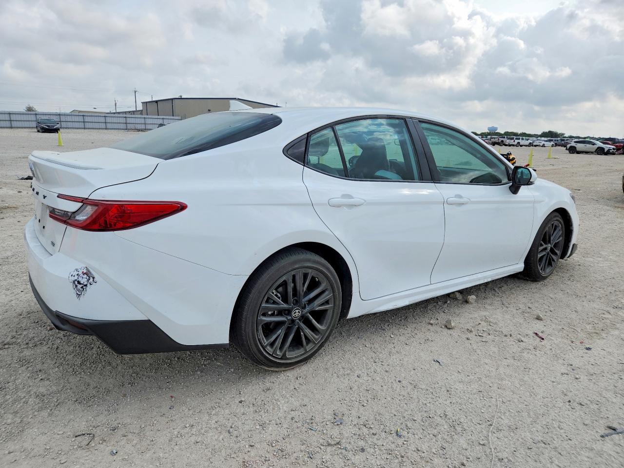 2026 TOYOTA CAMRY SE — снимка 3
