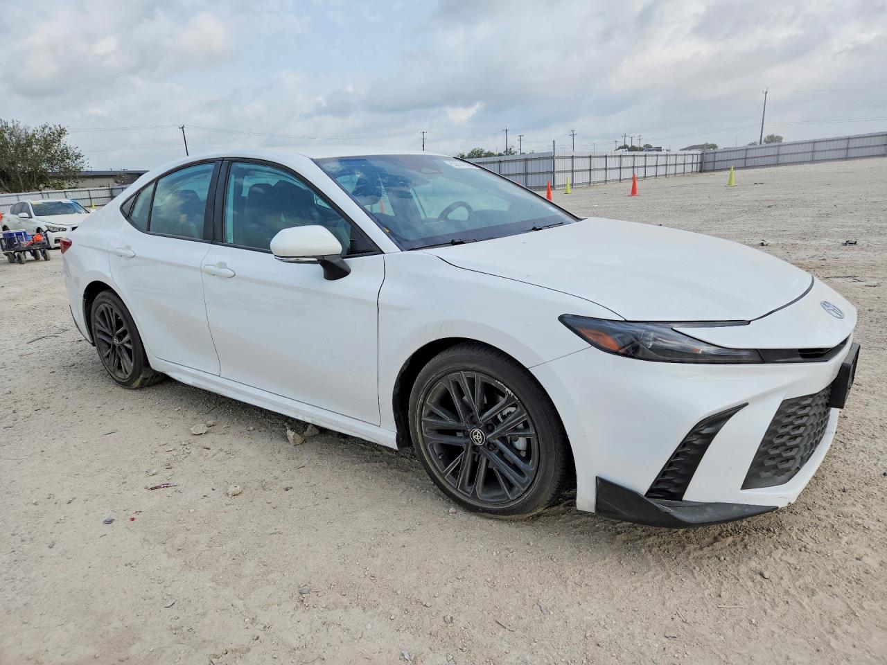 2026 TOYOTA CAMRY SE — снимка 4