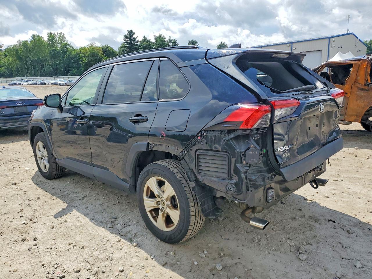 2019 TOYOTA RAV4 XLE — снимка 2