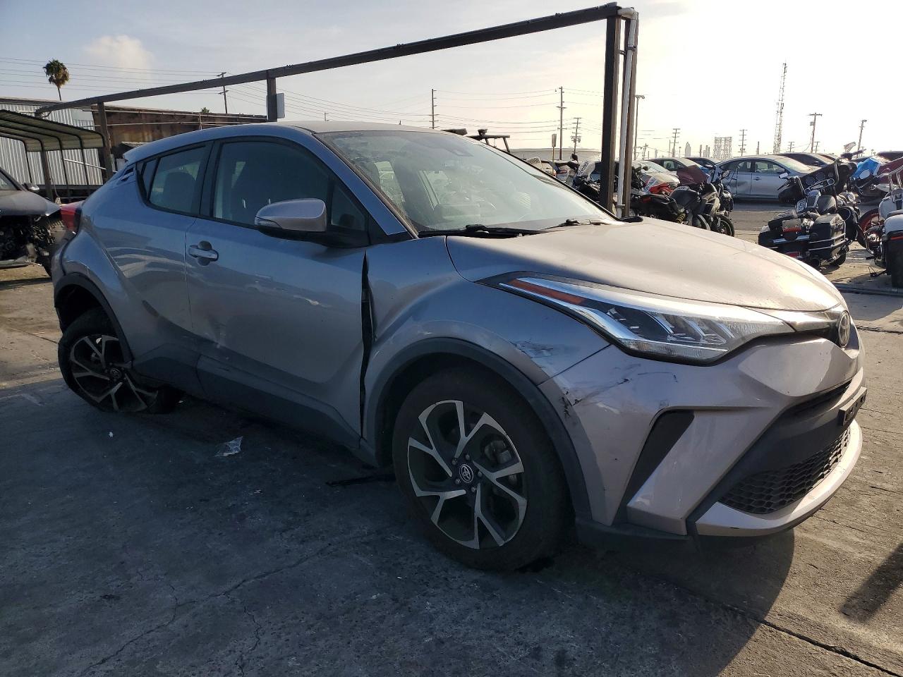 2020 TOYOTA C-HR XLE — снимка 4