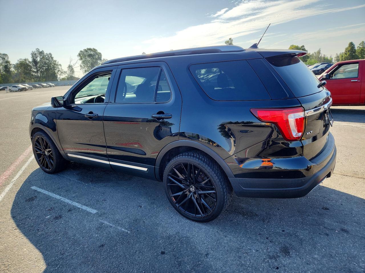 2019 FORD EXPLORER XLT — снимка 2