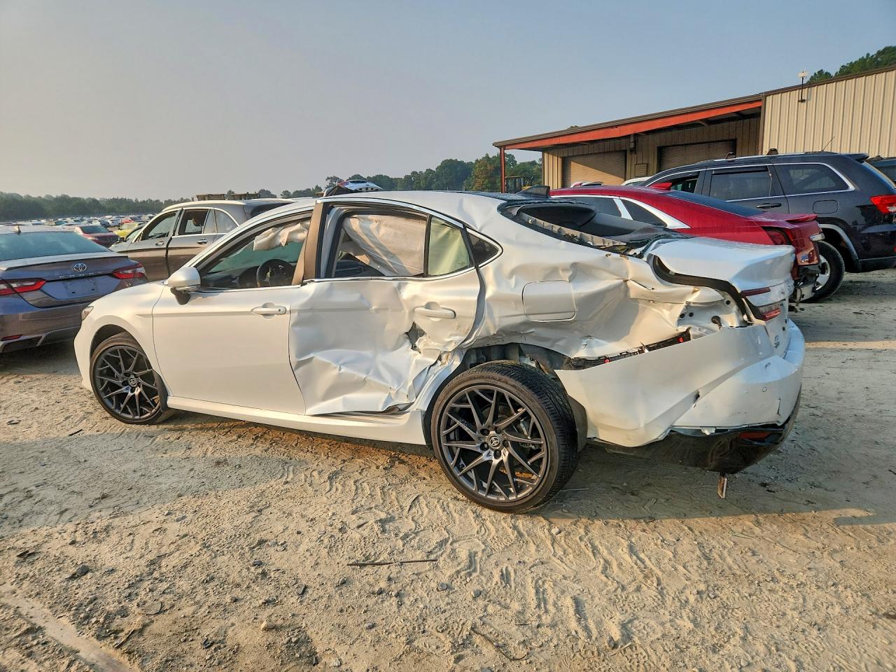 2026 TOYOTA CAMRY XLE — снимка 2