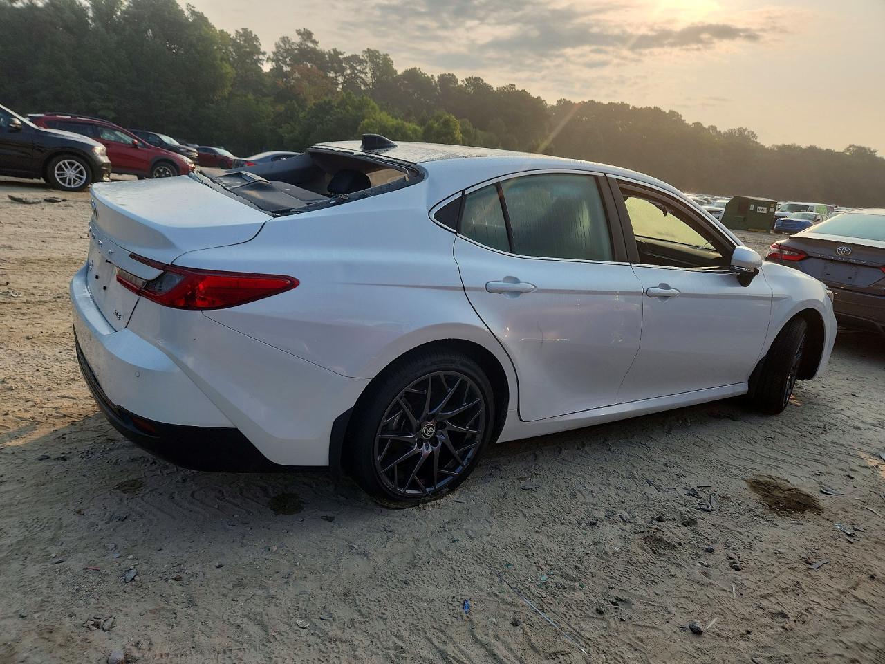 2026 TOYOTA CAMRY XLE — снимка 3