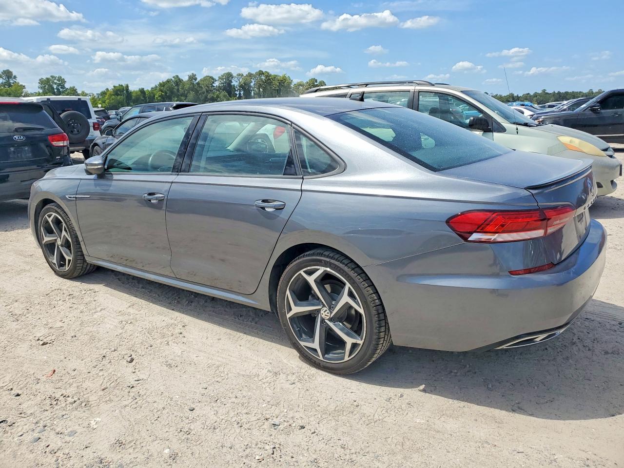 2020 VOLKSWAGEN PASSAT R-LINE — снимка 2